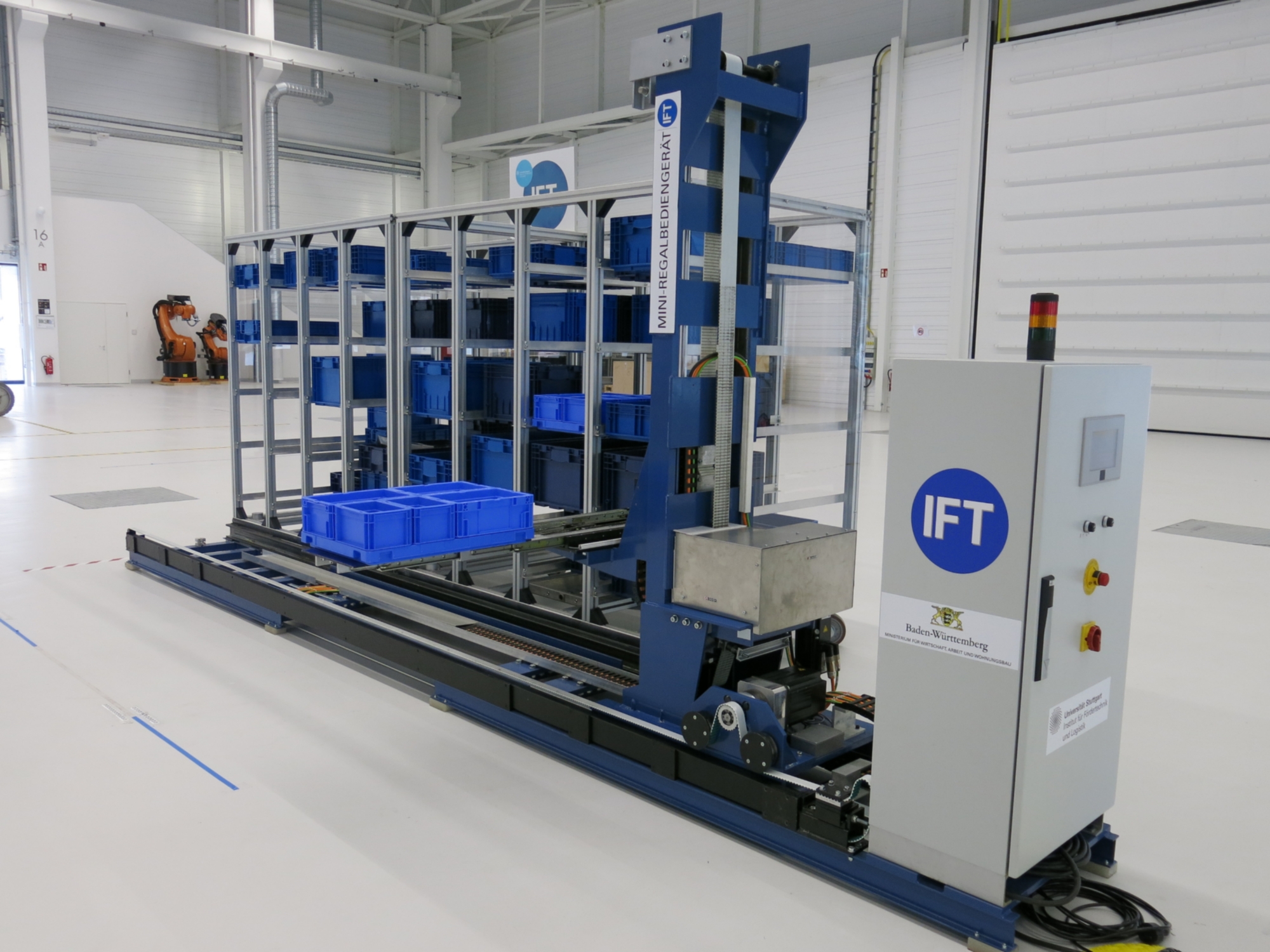 Automated handling and provision of small load carriers