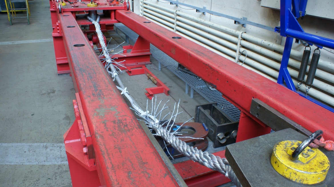 Destructive rope testing - Test rig for tensile tests